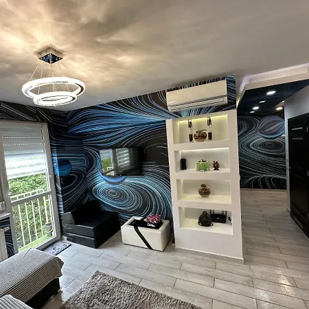 Apartament Gina Debreţin